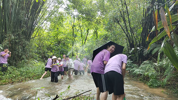陳楷如：觀戰(zhàn)！“濕身”快樂！.jpg